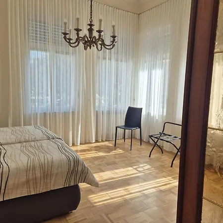 Gehobene In Historischer An Der Therme,parkplatz Inklusive