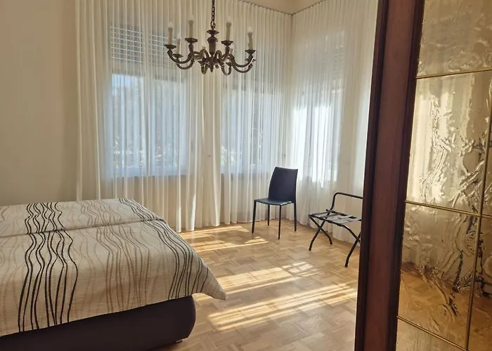 Gehobene In Historischer An Der Therme,parkplatz Inklusive